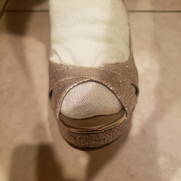 Gold shoe with light colored sock on per request - Picture 7 of 7